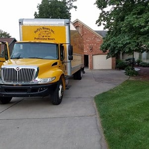 Huffys Movers INC Logo