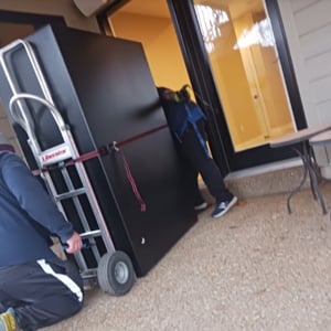 Quality 1st Movers, LLC Logo