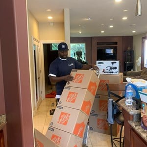 King of quality pack and move Logo