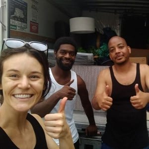 Here2there trucking Logo